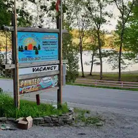 Lakefront Hideaway Resort Kawartha Lakes Exterior foto