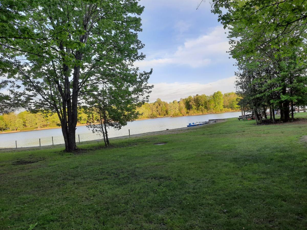 Lakefront Hideaway Resort Kawartha Lakes Exterior foto