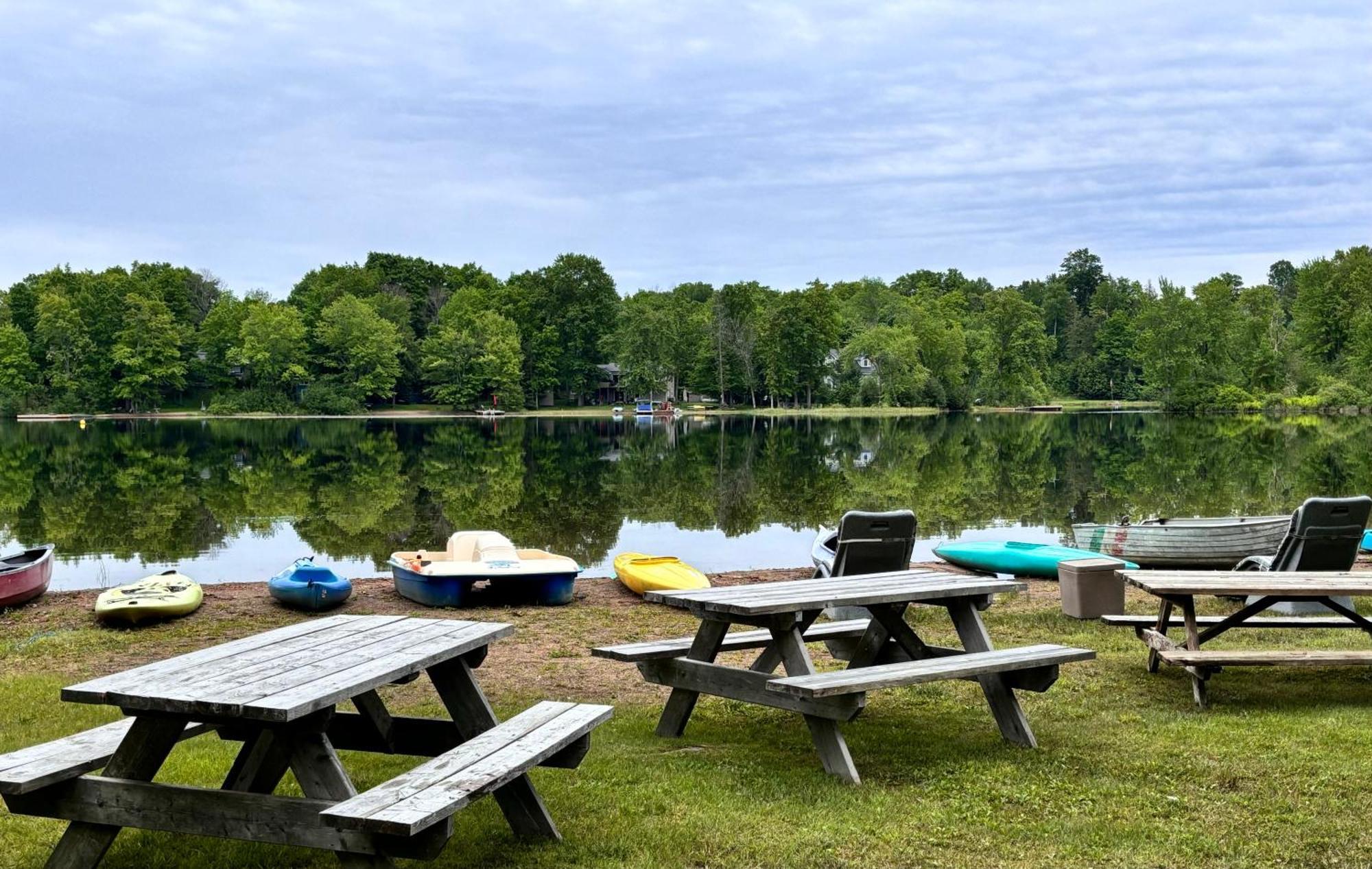Lakefront Hideaway Resort Kawartha Lakes Exterior foto