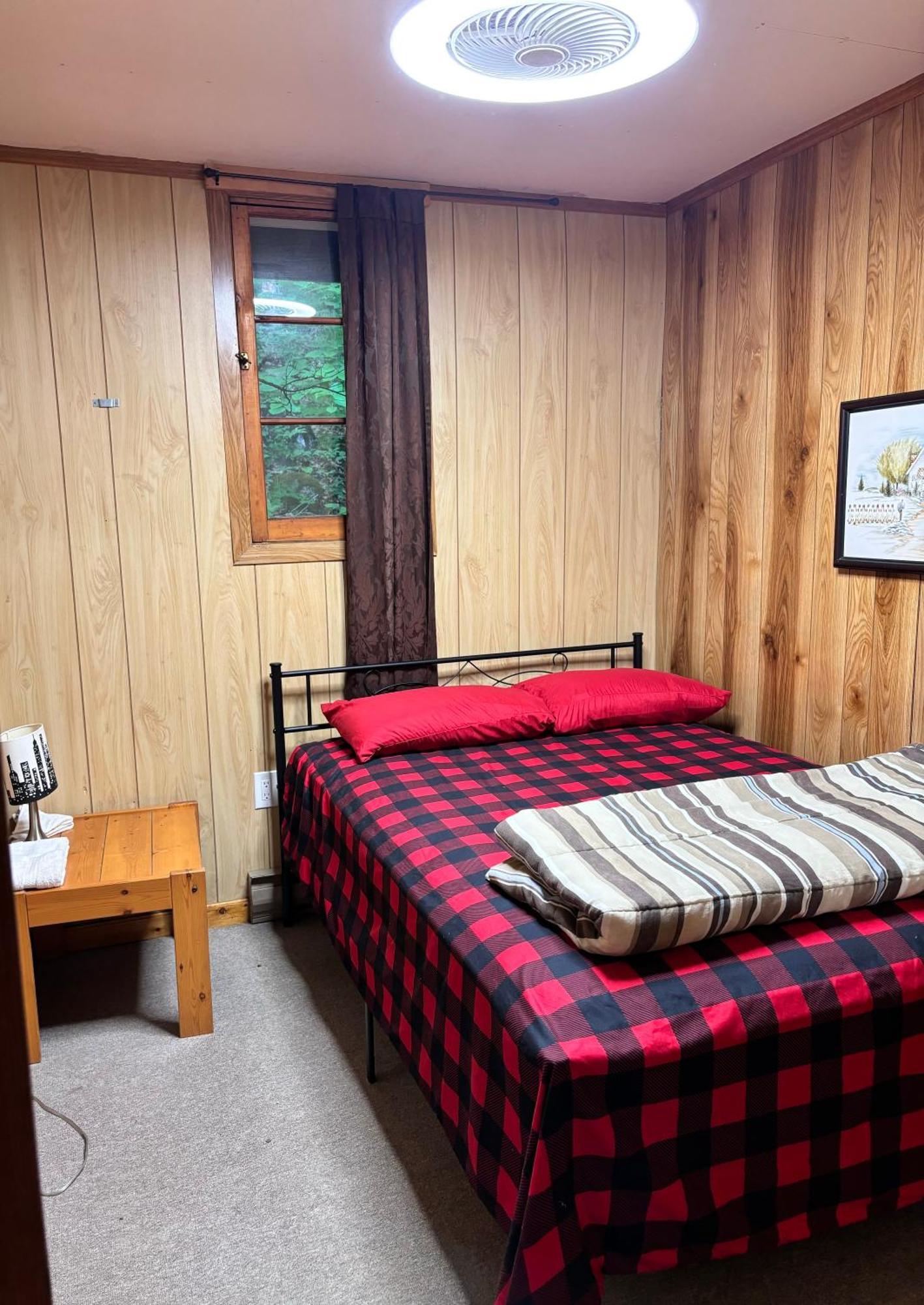 Lakefront Hideaway Resort Kawartha Lakes Quarto foto